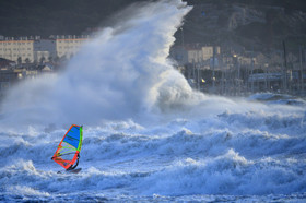 TEMPETE ZEUS MARSEILLE ,PLAGE DU PRADO,WINDSURF, PLANCHE À  VOILE