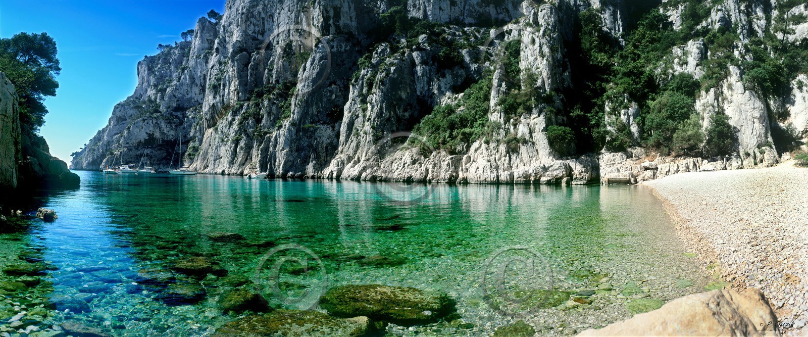 CALANQUE EN VAU integrale en 120X50cm Calanques Provence Marseille photo couleurFORMAT DISPONIBLE 120x50cm uniquementpas de telechargement disponible.A chaque format correspond une éditions limitée spécifique .© collection P GUZIKA titre indicatif suivant la finition, tarif encadré vente direct:120 X 50 cm 170€DISPONIBLE SUIVANT STOCK -  CRÉATION JOURNALIERE  -