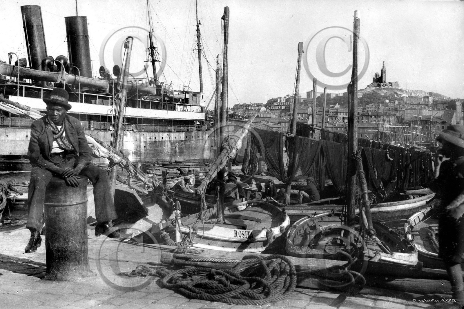 ref-1900038-60x90-colonial-homme-sur-bitetaille 60x90 cm    30x45 cm