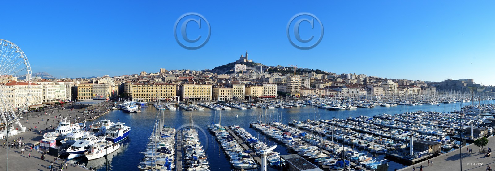 MARSEILLE LE VIEUX  PORT LE JOUR D'ETE avec demi roueMarseille Provence photo panoramique couleurFORMAT DISPONIBLE  150X52cm  33X95cm ( et 20X60cm en vente direct uniquement ) XXL 200X100pas de telechargement disponible.A chaque format correspond une éditions limitée spécifique .© collection P GUZIKA titre indicatif suivant la finition, tarif encadré vente direct:150 x 52 cm 180€33   x 95 cm   99€20   x 60 cm   39€disponible en  30 X10 cm  sur stand en vente directDISPONIBLE SUIVANT STOCK -  CRÉATION JOURNALIERE  -