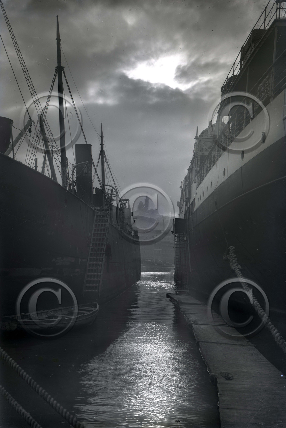 ref-1900036-plaque-contre-jour-entre-deux-bateaux-60x90taille 60x90   30x45cm