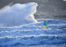 TEMPETE ZEUS MARSEILLE ,PLAGE DU PRADO,WINDSURF, PLANCHE À  VOILE