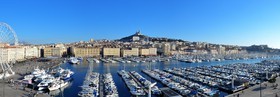 MARSEILLE LE VIEUX  PORT LE JOUR D'ETE avec demi roueMarseille Provence photo panoramique couleurFORMAT DISPONIBLE  150X52cm  33X95cm ( et 20X60cm en vente direct uniquement ) XXL 200X100pas de telechargement disponible.A chaque format correspond une éditions limitée spécifique .© collection P GUZIKA titre indicatif suivant la finition, tarif encadré vente direct:150 x 52 cm 180€33   x 95 cm   99€20   x 60 cm   39€disponible en  30 X10 cm  sur stand en vente directDISPONIBLE SUIVANT STOCK -  CRÉATION JOURNALIERE  -