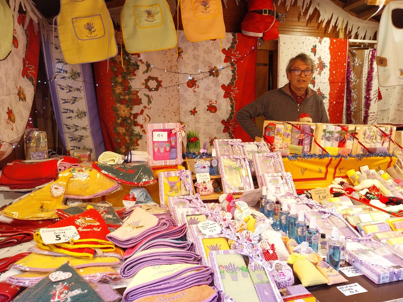 Marche de noel de Marseille 2023   2024