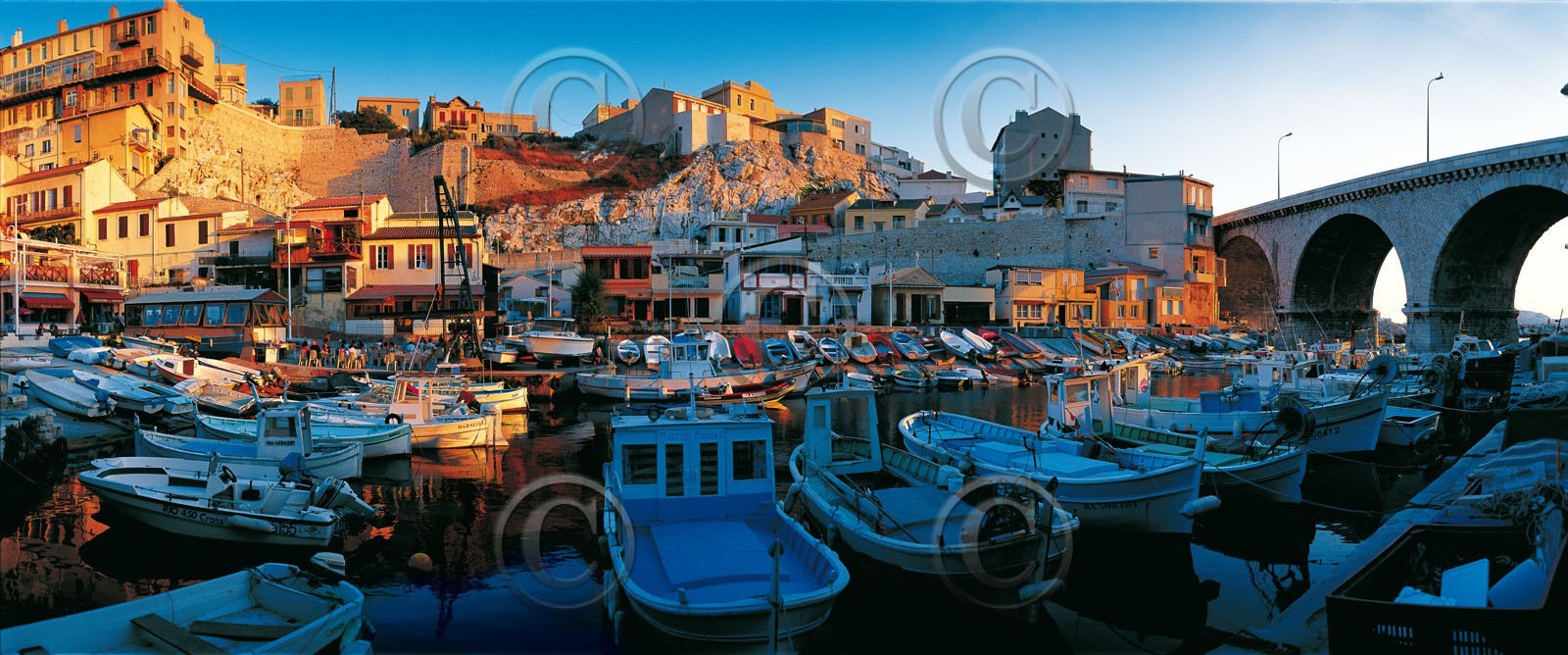 LE VALLON DES AUFFES MARSEILLE   plein formatFORMAT 120 x 50 cm sur mesure format  du cabanonpas de telechargement disponible.A chaque format correspond une éditions limitée spécifique .© collection P GUZIKA titre indicatif suivant la finifion, tarif encadré vente direct:120 x 50 cm    169 €DISPONIBLE SUIVANT STOCK -  CRÉATION JOURNALIERE  -