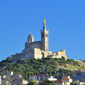 MARSEILLE  NOTRE DAME DE LA GARDE - LA BONNE MERE  plein format carreMarseille Provence photo panoramique couleurFORMAT DISPONIBLE  50 x 50 cm en vente direct uniquement pas de telechargement disponible.A chaque format correspond une éditions limitée spécifique .© collection P GUZIKA titre indicatif suivant la finition, tarif encadré vente direct:50 x 50 cm   99€DISPONIBLE SUIVANT STOCK -  CRÉATION JOURNALIERE  -